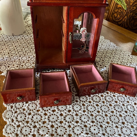 Vintage Jewelry Box - Picture 2 of 4